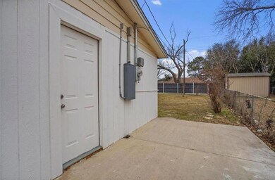 637 W Cedar St, Hurst, TX 76053 - photo 7