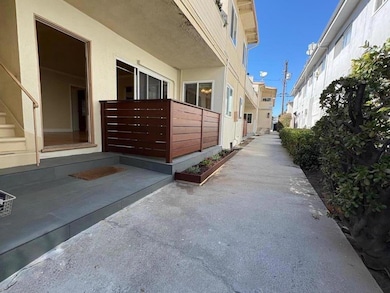 11719 Mayfield Ave unit 6, Los Angeles, CA 90049 - photo 4