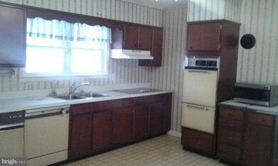 8840 Billingsley Rd, White Plains, MD 20695 - photo 5