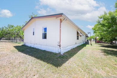 420 County Road 4513, Hondo, TX 78861 - photo 4