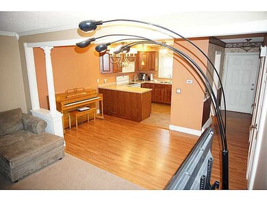565 Quaker Ln unit 18, West Warwick, RI 02893 - photo 5