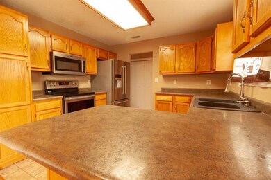 2319 Orchard Creek Dr, Columbus, IN 47201 - photo 6