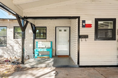 1104 Elizabeth Blvd, Granbury, TX 76048 - photo 4