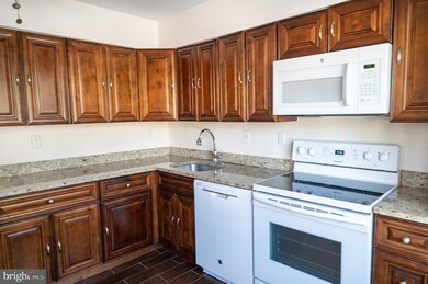 14919 Cherrywood Dr, Laurel, MD 20707 - photo 3