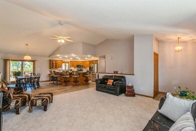 2706 31st St SW, Cedar Rapids, IA 52404 - photo 3