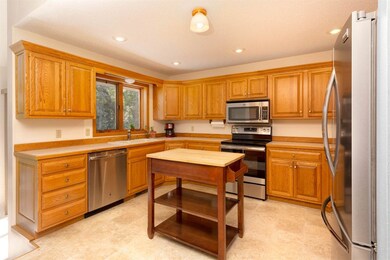 2726 Fandre Dr, Cedar Falls, IA 50613 - photo 4