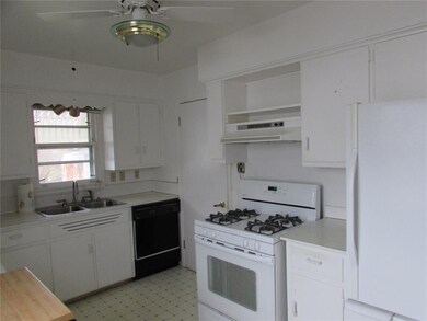 516 30th St SE, Cedar Rapids, IA 52403 - photo 4