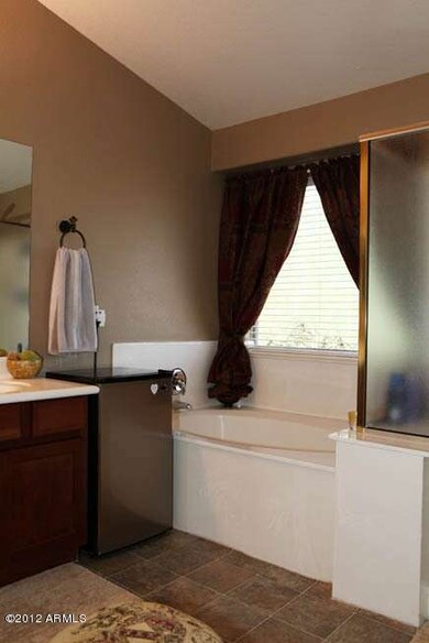 Master Bath-Tub