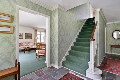 Center Hall Entry