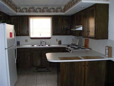 Breakfast bar, fridge stays
