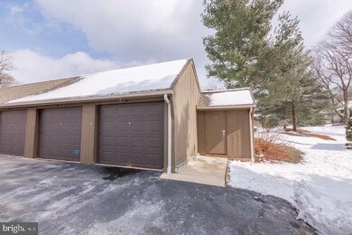 80 Oak Knoll Dr unit J30, Berwyn, PA 19312 - photo 6