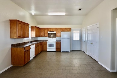 325 S Blue Jay Ct, Weatherford, TX 76088 - photo 2