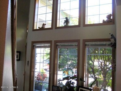 Double Picture Windows