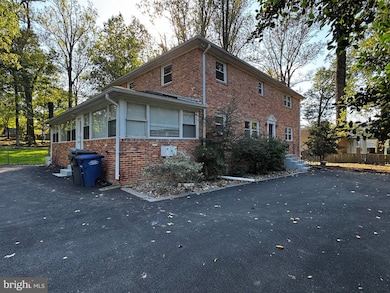 6437 Walters Woods Dr, Falls Church, VA 22044 - photo 2