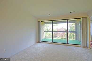 Treebrooke unit 308, Oakton, VA 22124 - photo 2