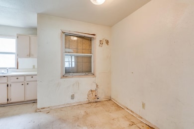 2528 S Twin Oaks St, Wichita, KS 67216 - photo 4