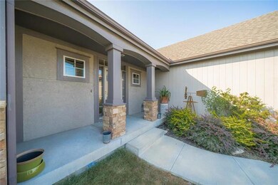 21742 Johnson Ct, Spring Hill, KS 66083 - photo 4