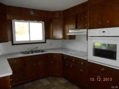 302 Walnut St, Lehighton, PA 18235 - photo 6