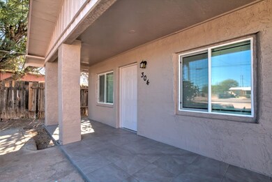 304 S Main Dr-4