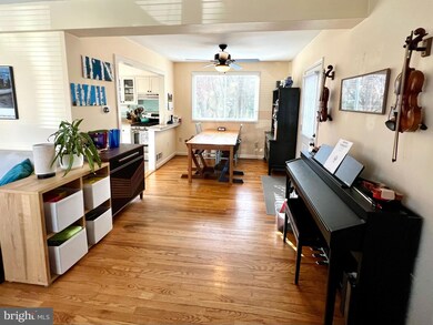 46 E Taylor Run Pkwy, Alexandria, VA 22314 - photo 5