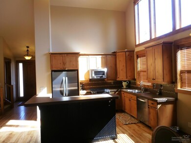 60819 Falcon Pointe Ln, Bend, OR 97702 - photo 6