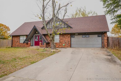 4 Bedrooms, 2 baths!
