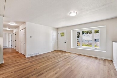 405 10th St, Nevada, IA 50201 - photo 6