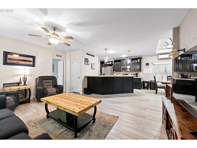 310 Pitney Ln unit 52, Junctioncity, OR 97448 - photo 6