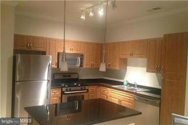 12917 Centre Park Cir unit 117, Herndon, VA 20171 - photo 3