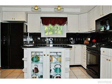 Kitchen FULLY APPLIANCED W/ MOVEABLE CENTER ISLAND