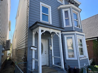 252 Liberty St, Newburgh, NY 12550 - photo 3