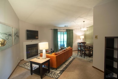 522 Riddle Rd, Cincinnati, OH 45220 - photo 2