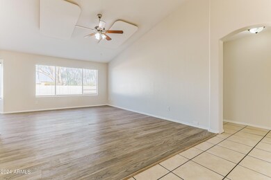 003-photo-living-room-14031889