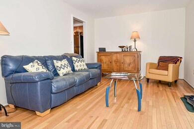 8910 Shamrock Ct, Springfield, VA 22152 - photo 4