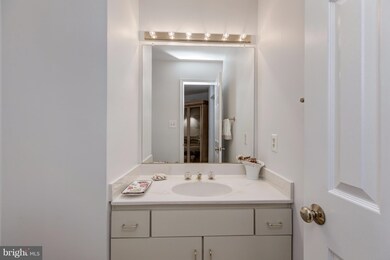 10964 Bloomingdale Dr, Rockville, MD 20852 - photo 5