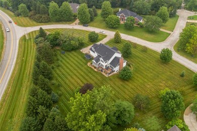 3155 Diamond Dr, Cedar Rapids, IA 52403 - photo 2