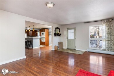 02-Living Room 20220418-DW-4370