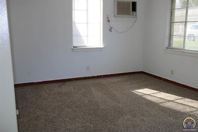 229 SW Terra Dr, Topeka, KS 66609 - photo 7