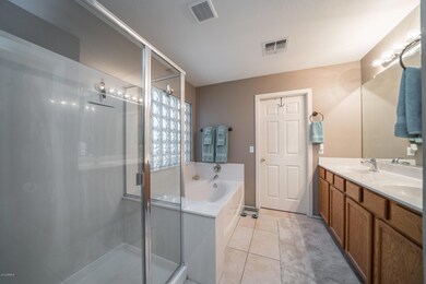 Rainbow-31Master Bathroom