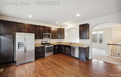 27846 Hopkins Dr, Novi, MI 48377 - photo 7