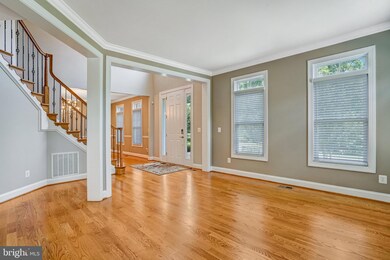 9045 John Sutherland Ln, Lorton, VA 22079 - photo 6