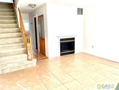 172 Roosevelt Ave unit E, Carteret, NJ 07008 - photo 3