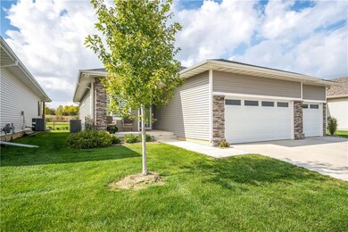 9948 Thorton Dr, Johnston, IA 50131 - photo 2