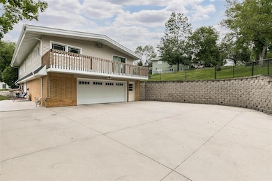 336 Indiandale Rd SE, Cedar Rapids, IA 52403 - photo 4