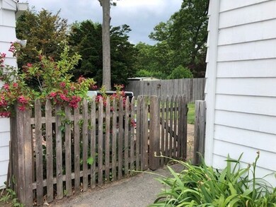 160 Derryfield Ave, Springfield, MA 01118 - photo 3