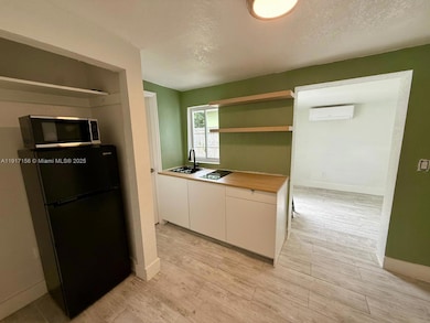 16200 NE 3rd Ave unit B, Miami, FL 33162 - photo 4