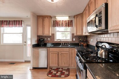7027 Bedrock Rd, Alexandria, VA 22306 - photo 2