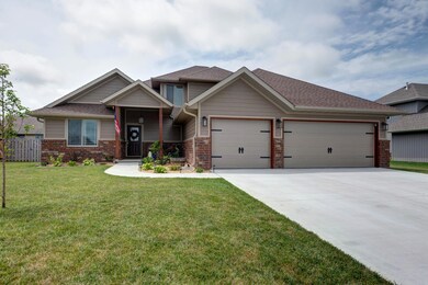 1690 E Pea Ridge Dr, East Republic Township, MO 65738 - photo 2