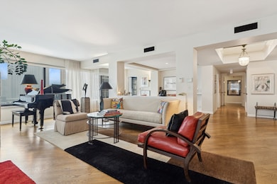 The Warwick unit 10B, Chicago, IL 60610 - photo 4