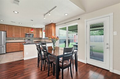 9747 Blackhawk Blvd, Houston, TX 77075 - photo 5